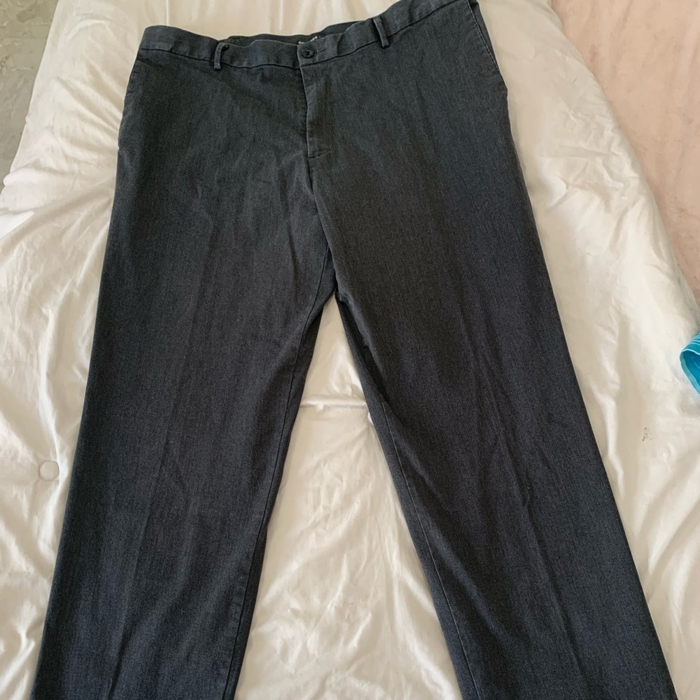 Men’s Black Docker slacks. Size 40x32 (1011M)
